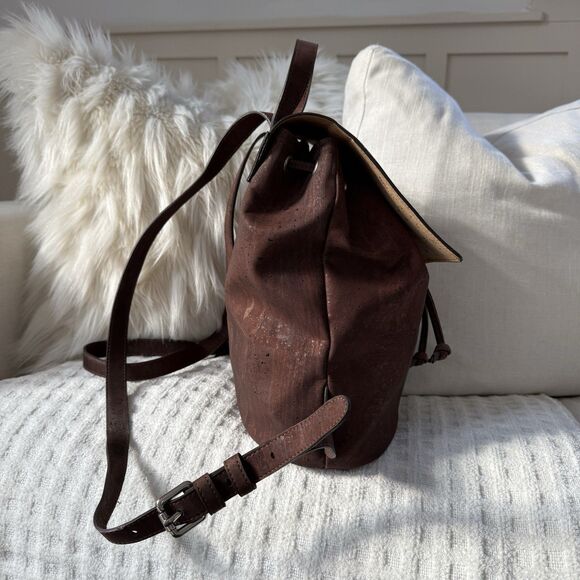 Corkor Backpack Bag Chocolate Brown Cork Vegan Sustainable Made in Portugal - Picture 13 of 14